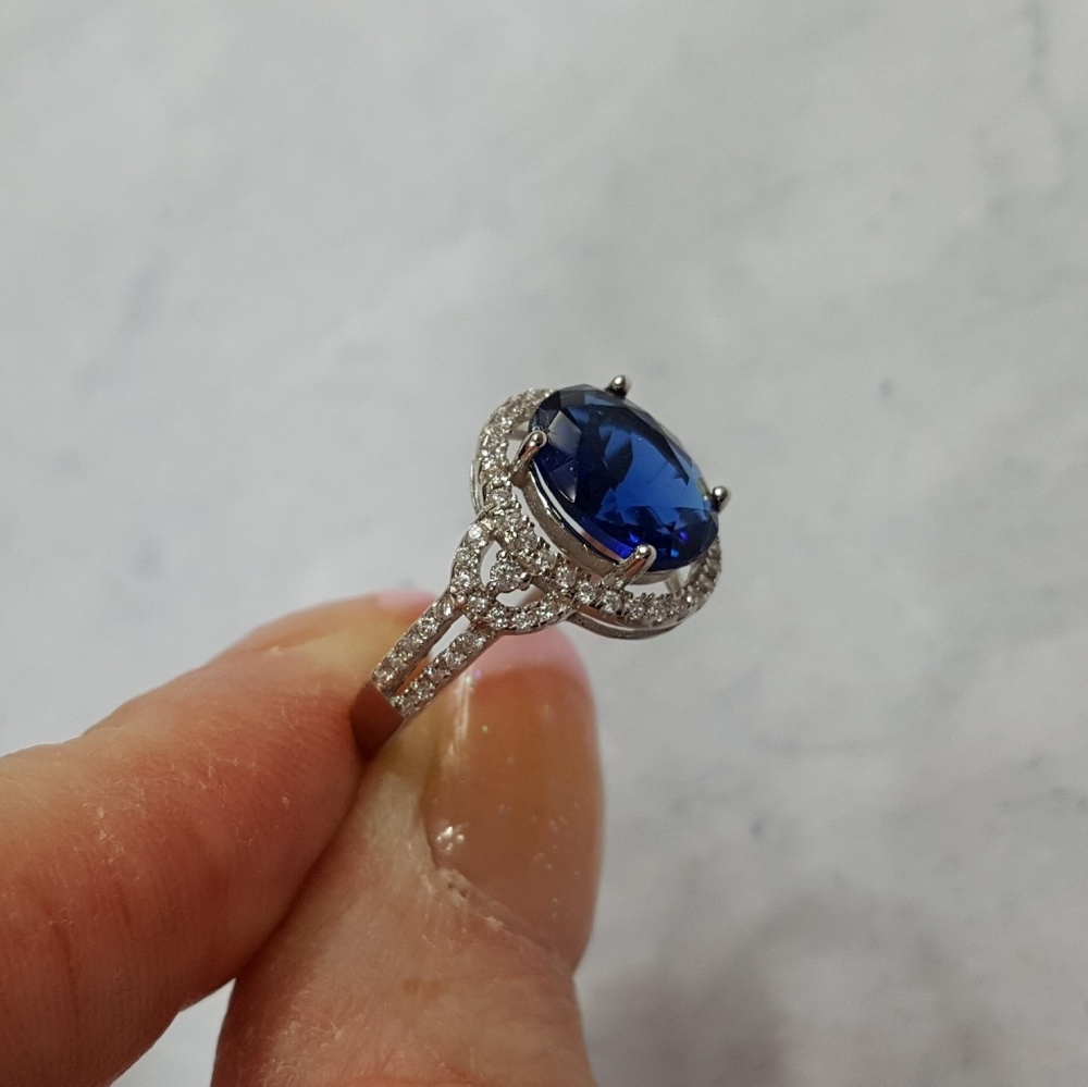 Blue Sapphire Cubic Zirconia - Picture 5 of 8